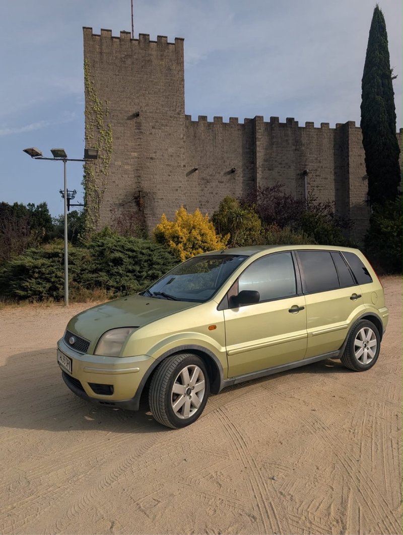 Ford Fusion 2005 - foto 1