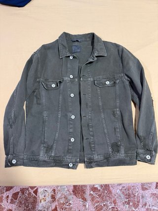 Chaqueta vaquera verde estilo desgastado