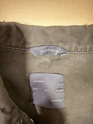Chaqueta vaquera verde estilo desgastado
