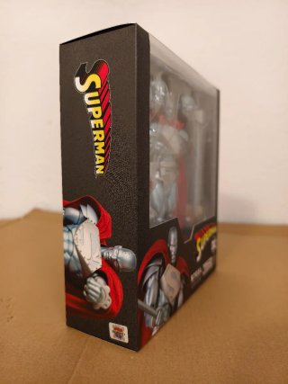 Figura Mafex DC Steel Superman