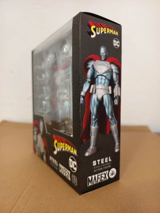 Figura Mafex DC Steel Superman