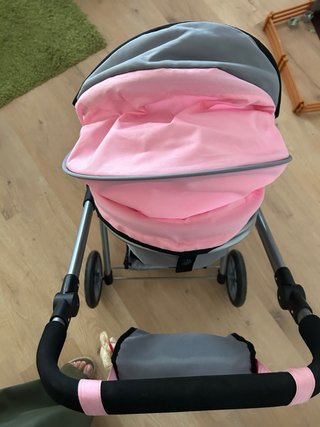 Carrito de muñecas rosa y gris