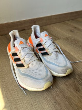 Zapatilla Adidas UltraBoost Light Blanca Roja