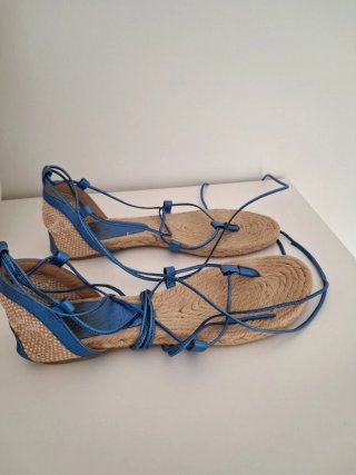 Sandalias Castañer Beige y Azul