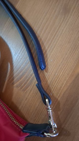 Bolso Tommy Hilfiger bandolera y mano en rojo