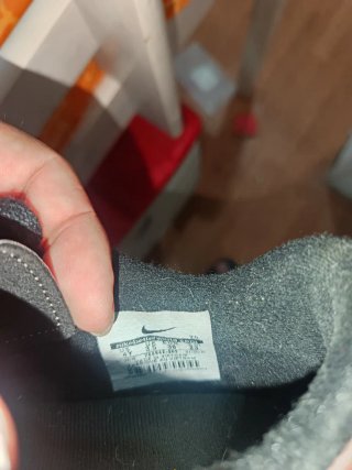Zapatillas Fútbol Nike Doradas y Negras