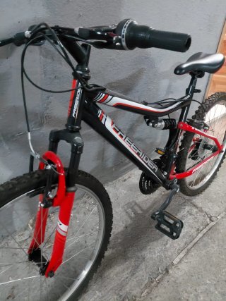 Bicicleta Montaña Freerider Negra y Roja