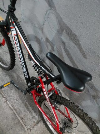 Bicicleta Montaña Freerider Negra y Roja