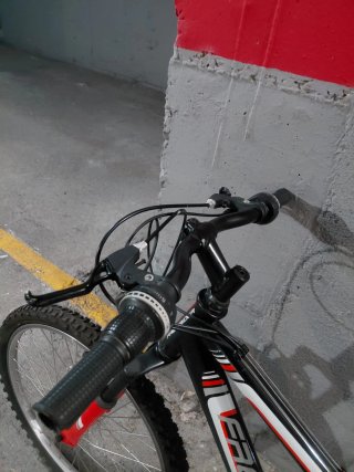 Bicicleta Montaña Freerider Negra y Roja