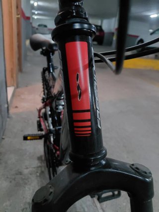Bicicleta Montaña Freerider Negra y Roja
