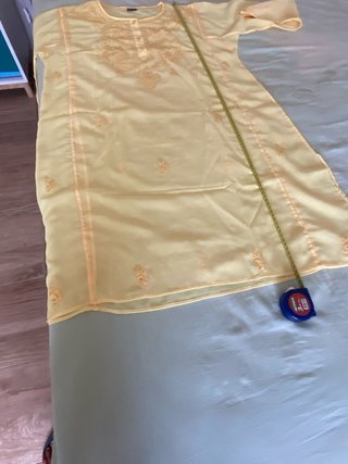 Copricostume giallo con  ricami e paillettes