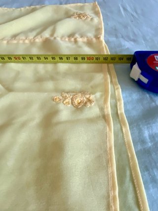 Copricostume giallo con  ricami e paillettes