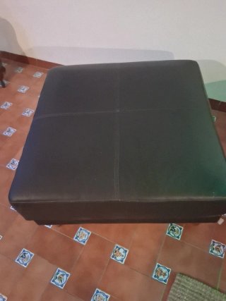 Sofá de piel negro