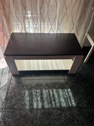 Escritorio esquinero con cajonera y mesa de centro