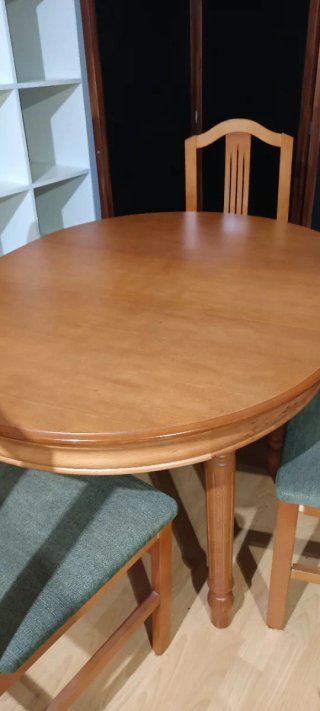 Mesa redonda extensible. Madera y cubierta cristal