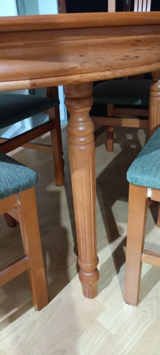 Mesa redonda extensible. Madera y cubierta cristal