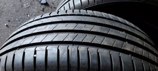 225/50 R18 99W