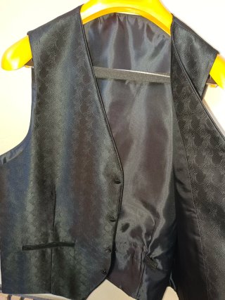 Chaleco de vestir negro con estampado