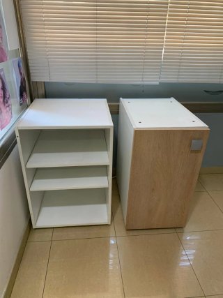 Mueble auxiliar blanco y madera