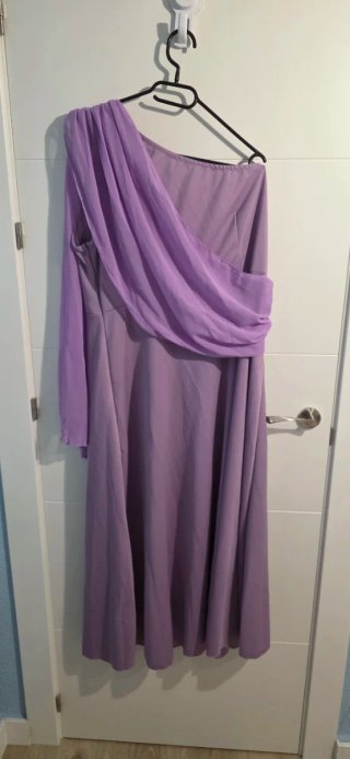 Vestido lila asimétrico