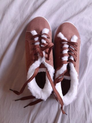 Zapatos marrones y blancos con forro