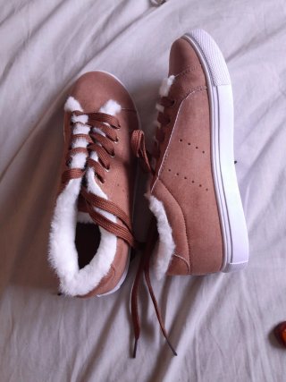 Zapatos marrones y blancos con forro