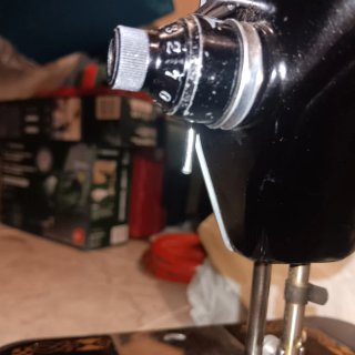 Máquina de coser vintage con motor Matsuyama