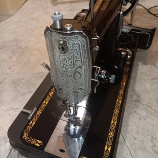 Máquina de coser vintage con motor Matsuyama