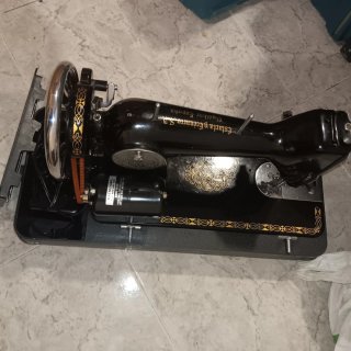Máquina de coser vintage con motor Matsuyama