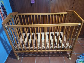 Cuna de madera con ositos