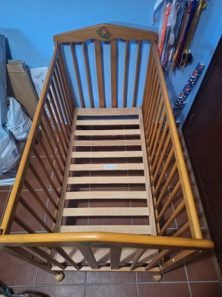 Cuna de madera con ositos