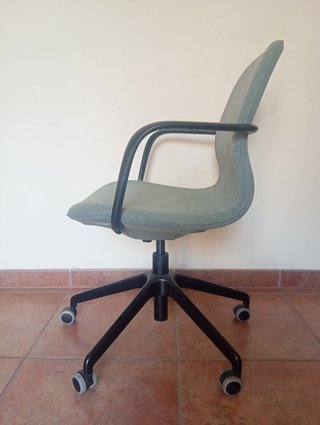 Silla Ikea Langfjall con reposabrazos