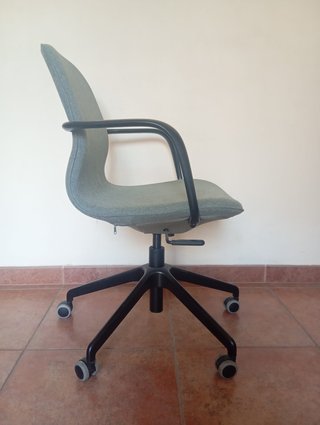 Silla Ikea Langfjall con reposabrazos