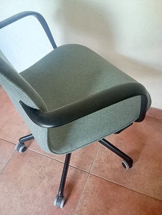 Silla Ikea Langfjall con reposabrazos