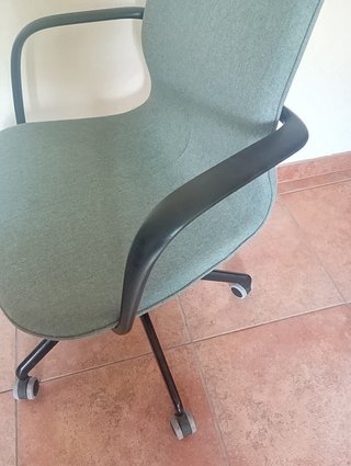 Silla Ikea Langfjall con reposabrazos