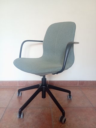 Silla Ikea Langfjall con reposabrazos