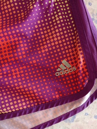 Pantalón corto deportivo Adidas morado/naranja