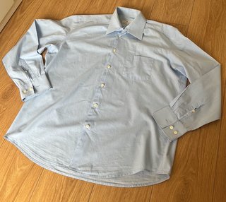 Camisa azul de vestir de manga larga de hombre