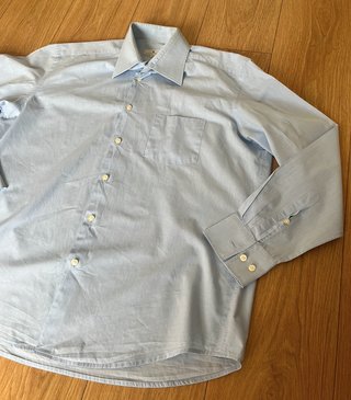 Camisa azul de vestir de manga larga de hombre
