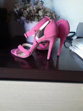 Sandalias de tacón rosa