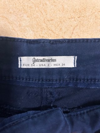 Pantalón corto Stradivarius azul