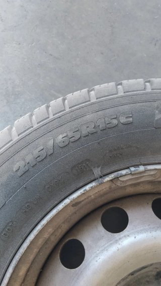 2 Neumáticos 215/65/15C