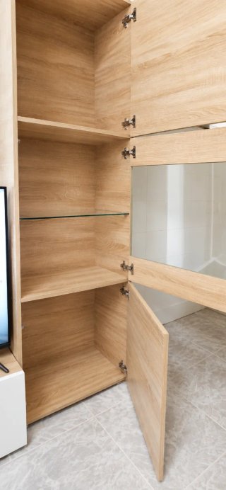 Mueble de salón modular madera y blanco