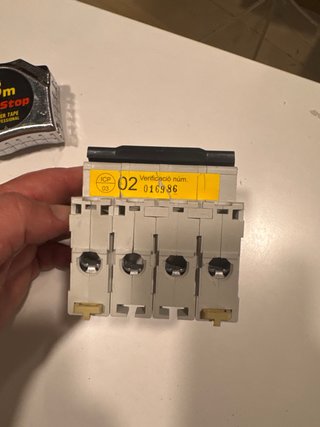 Interruptor Magnetotérmico Tetrapolar Merlin Gerin