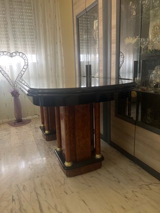 Mesa de comedor de madera y cristal