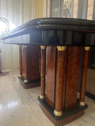 Mesa de comedor de madera y cristal