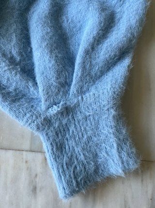 Jersey suave efecto pelo azul cuello de pico