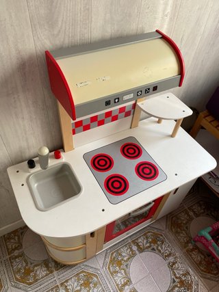 Cocinita Hape de madera 20€ bien conservada