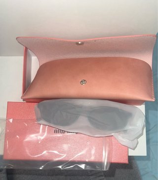 GAFAS DE SOL ( MIU MIU )