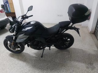 CFMOTO 650NK Negra y Plateada